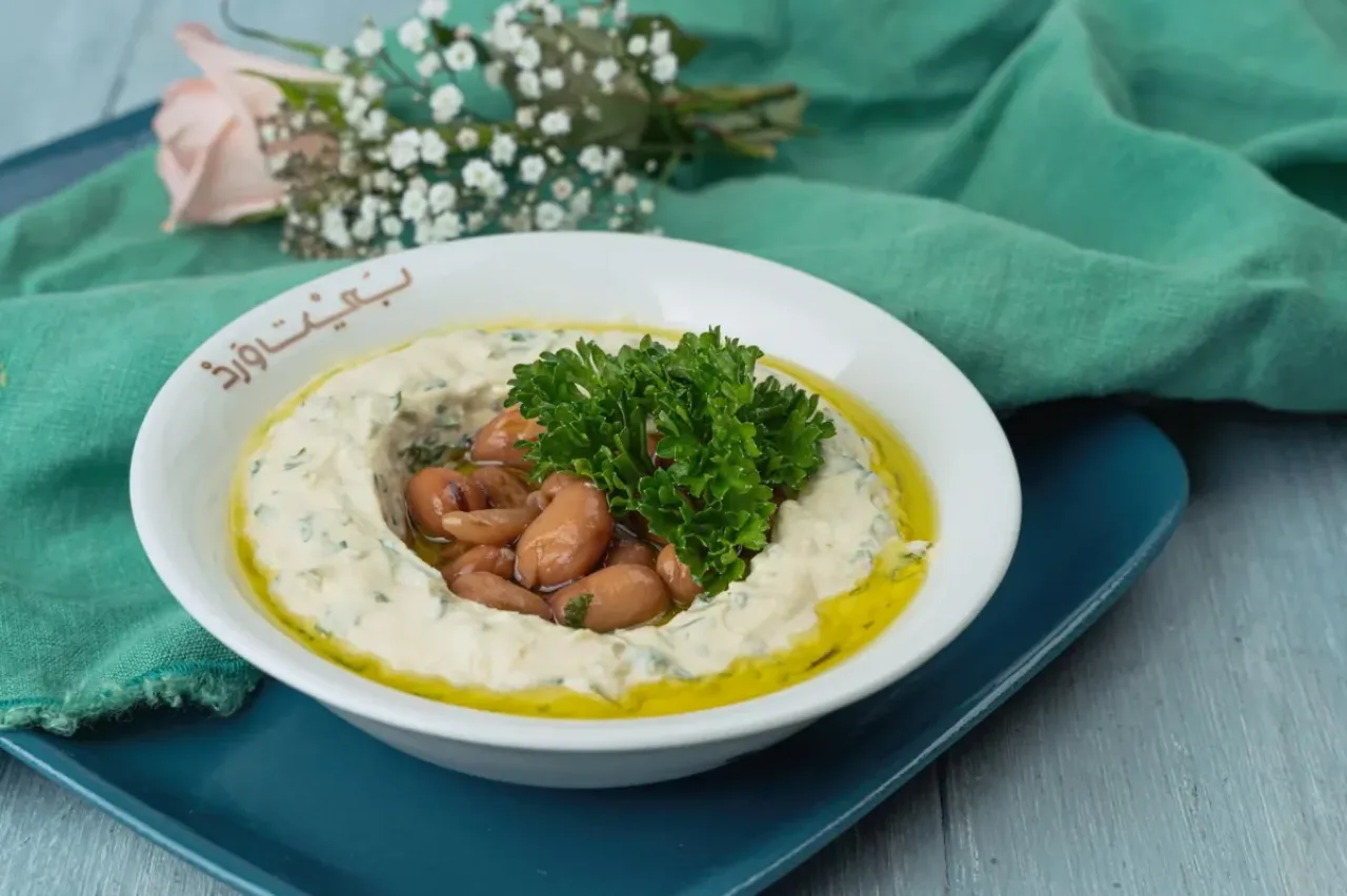 Zeytinyağlı Kereviz Kökü ve Nar Ekşili Salatası