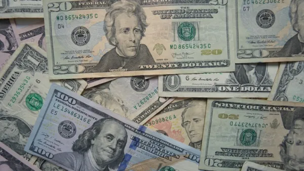 Dolar 45,47 TL'de Yatay, Euro 52,91 TL'ye Geriledi