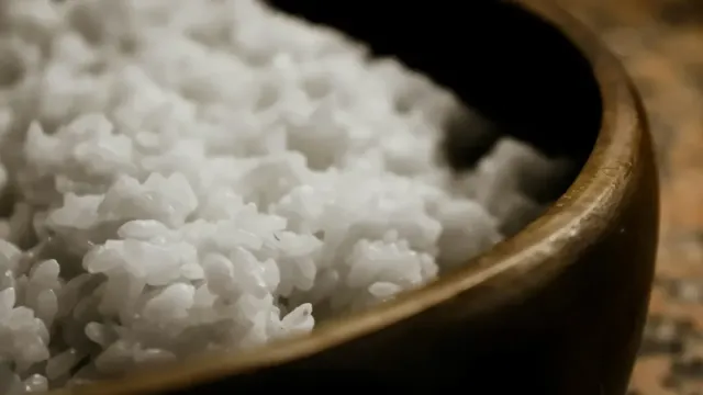 Türk Usulü Sushi: Baharatlı Bulgur Dolgulu Deniz Mahsulleri Rulosu