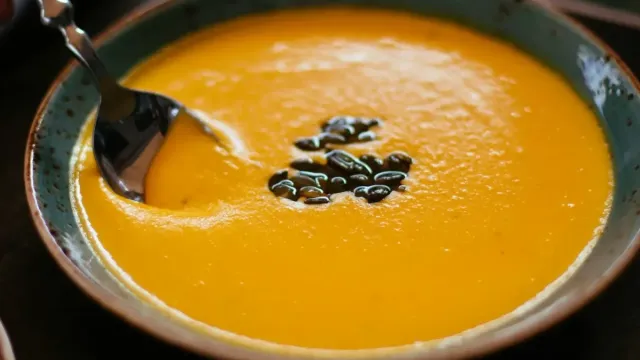 Fırınlanmış Domates ve Nane Aromalı Kremalı Çorba