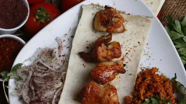 Türk Usulü Köfteli Sandviç