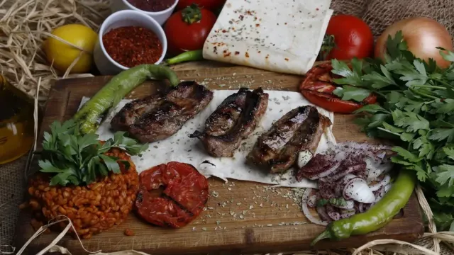 Adana Usulü Tantuni: Baharatlı Dana Eti ve Özel Sosuyla