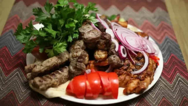 Antep Usulü Nar Ekşili Patlıcanlı Kebap