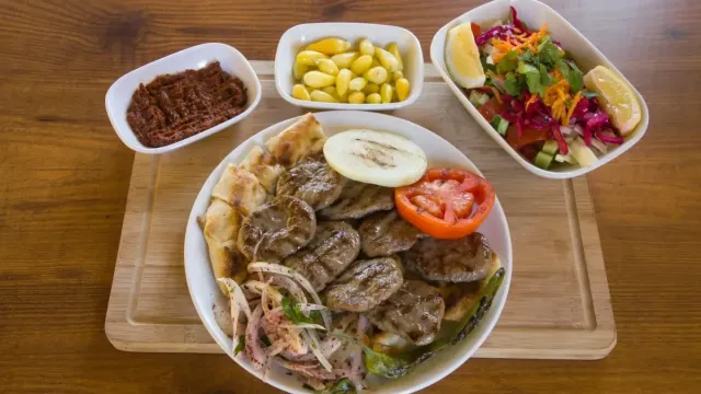 Biberli Domates Soslu Dana Et Sote