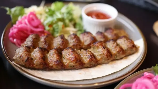 Evde Urfa Kebap Yapımı: Geleneksel Lezzet Modern Dokunuşlar