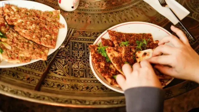 Fırında Kaşarlı Mantarlı Poğaça