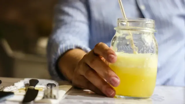 Kışın Sıcacık Lezzeti: Tarçınlı ve Fındıklı Özel Salep