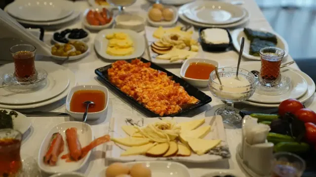 Altın Katmanlı Ev Yapımı Croissant Tarifi (Mayalı Hamur İle)