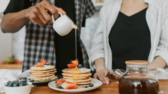 Köy Usulü Tereyağlı Yumurta ve Pastırmalı Ekmek