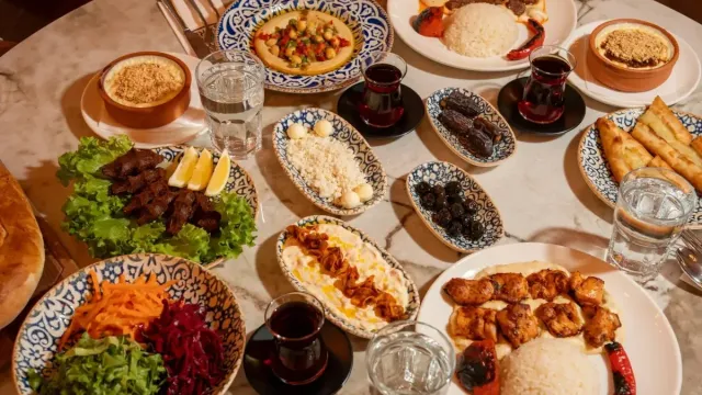 Zeytinyağlı Enginar Dolması ve Bezelye