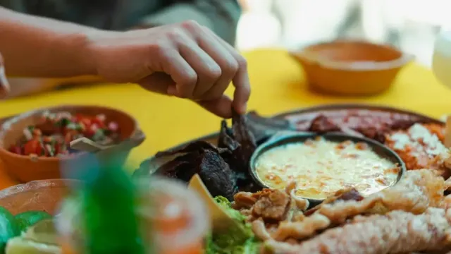 Kırmızı Pancarlı ve Cevizli Zeytinyağlı Dolma