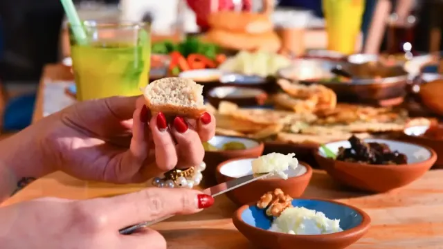 Kavrulmuş Patlıcanlı ve Nar Ekşili Ceviz Ezmesi