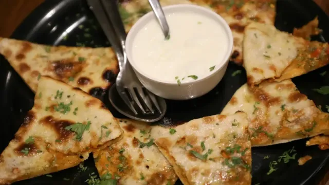 Sarımsaklı Nane Kokulu Ev Yapımı Cacık