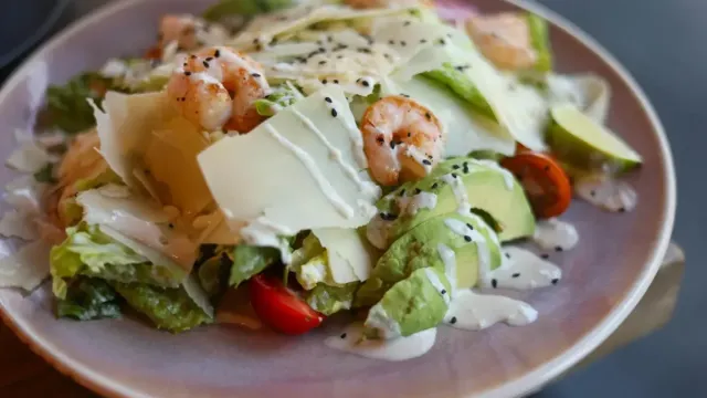 Nar Ekşili Antep Fıstıklı Kırmızı Lahana Salatası