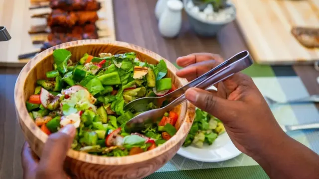 Antep Fıstıklı Nar Ekşili Kırmızı Lahana Salatası