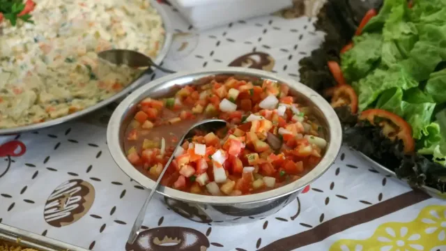 Güneydoğu Usulü Çoban Salatası