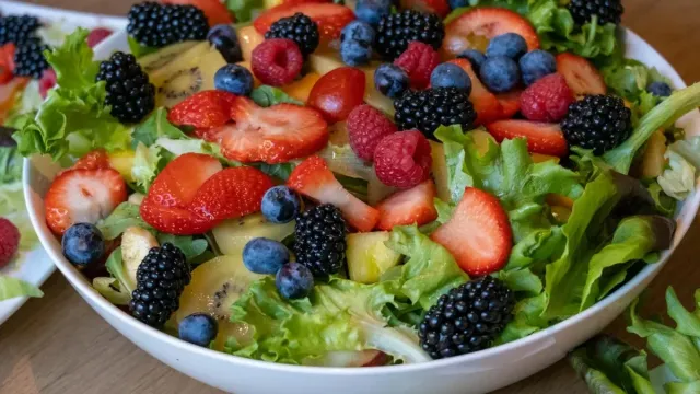 Gavurdağı Salatası: Nar Ekşili ve Cevizli Lezzet Şöleni