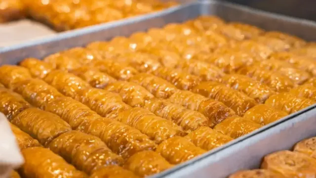 Nar Şerbetli İrmik Helvası