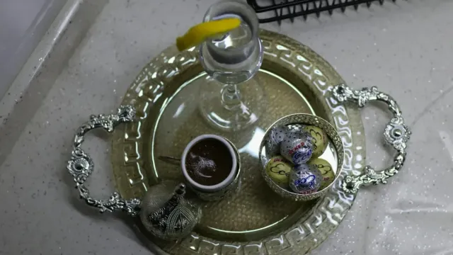Kuru Kayısılı ve Cevizli Anadolu Helvası
