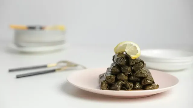 Zeytinyağlı Enginar Dolması ve Yer Elması Eşliğinde