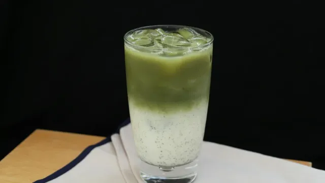 Osmanlı İlhamlı Bademli Matcha Latte