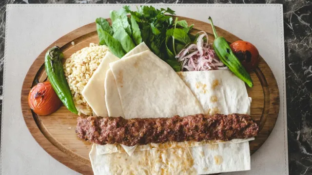 Antep Usulü Biberli Pilav Üstü Kuzu Et