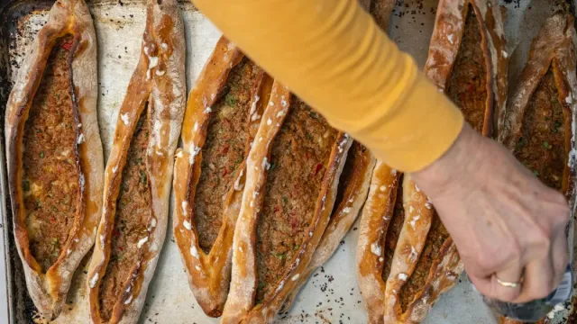 Türk Usulü Karışık Lahmacunlu Pizza