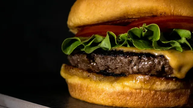 Ev Usulü Izgara Hamburger Köftesi: Sulu ve Lezzetli Burger Tarifi