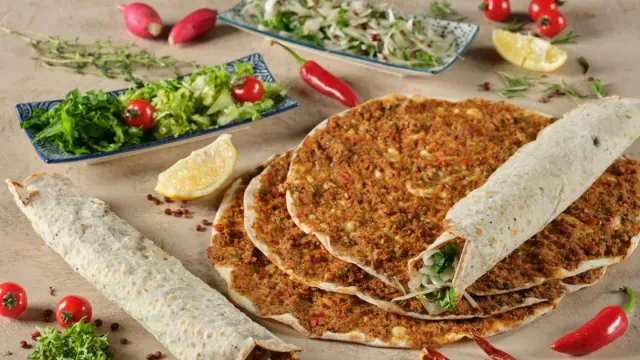 Kayseri Usulü Biberli Etli Lahmacun (Sac Arası)