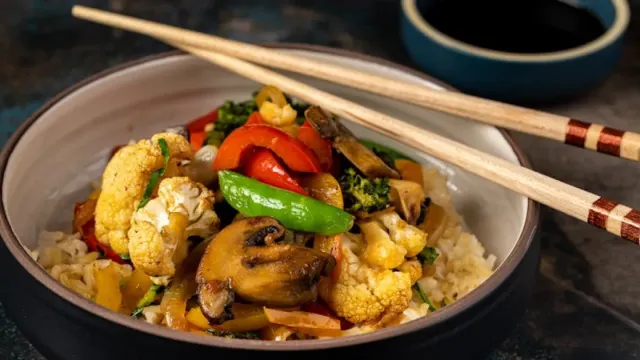 Fırında Baharatlı Karnabahar Pilavı (Vegan, Glutensiz)
