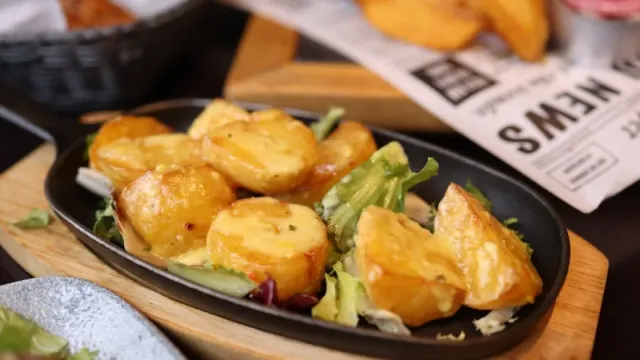 Tava Böreği (Çıtır Patatesli Peynirli Börek)