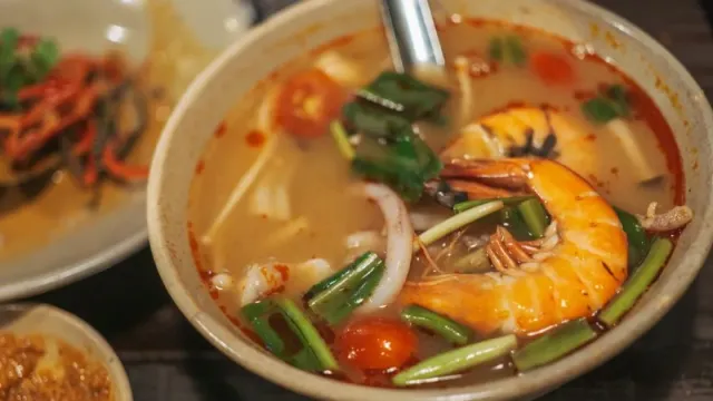 Evde Gerçek Tom Yum Çorbası (Tay Ekşi Acı Çorbası) Tarifi