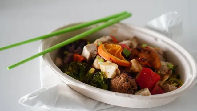 Sarımsaklı Tofu Kavurma: Vegan Mutfağının Pratik ve Lezzetli Yıldızı