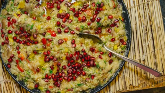Bahar Esintisi: Nar Ekşili Mevsim Salatası