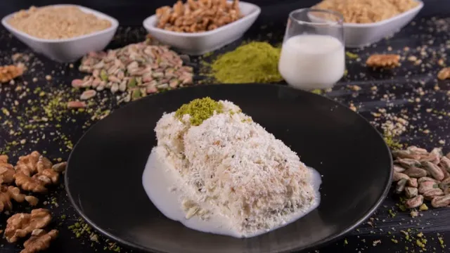 Antep Fıstıklı ve Kaymaklı Şıllık Tatlısı