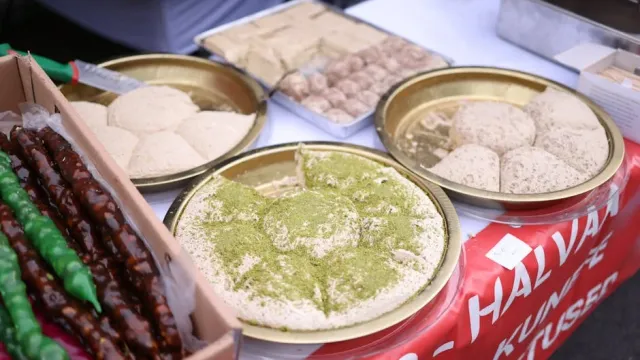 Antep Fıstıklı ve Kaymaklı Süt Helvası