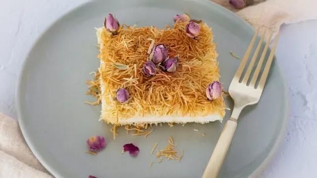 Antep Fıstıklı ve Kaymaklı Ekmek Kadayıfı