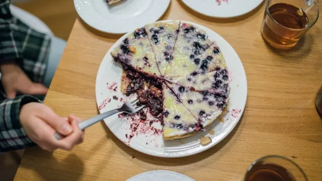 Vişneli Fransız Clafoutis Tatlısı