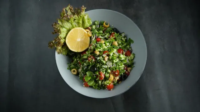 Çiroz Salatası ile Limonlu Sarımsaklı Meze