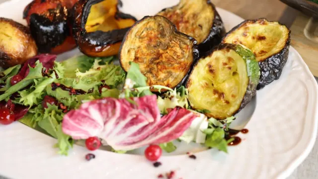 Fırında Patlıcan Kebabı: Bol Soslu ve Pratik Lezzet