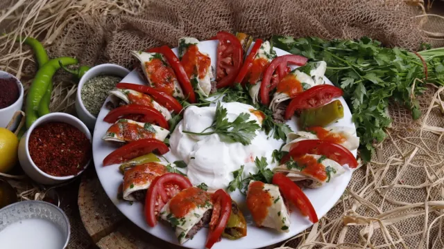 Fırında Baharatlı Beyti Sarma