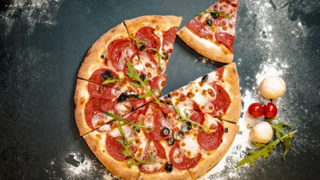 Anadolu Usulü Zeytinli Pizza