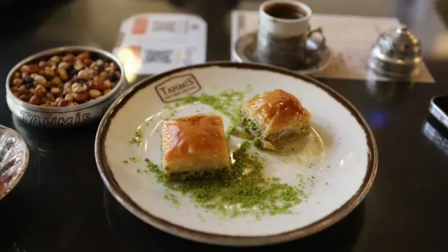 Kıymalı Antep Fıstıklı Katmerli Börek