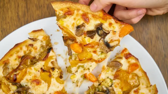 Zaatar Baharatlı Türk Usulü Pizza Tarifi