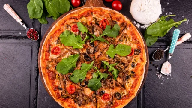 Karadeniz Pidesi Esintili Ev Yapımı Pizza