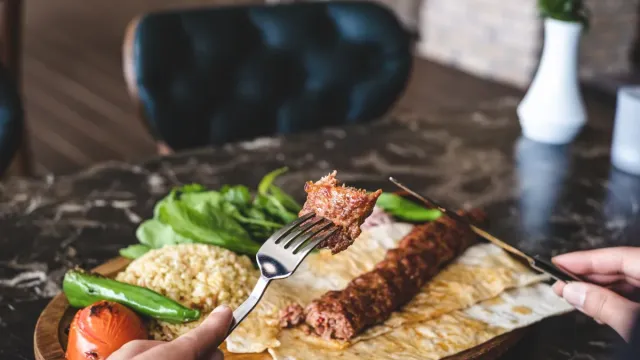 Antep Usulü Fıstıklı Çiğ Köfte (Bulgursuz Varyant)