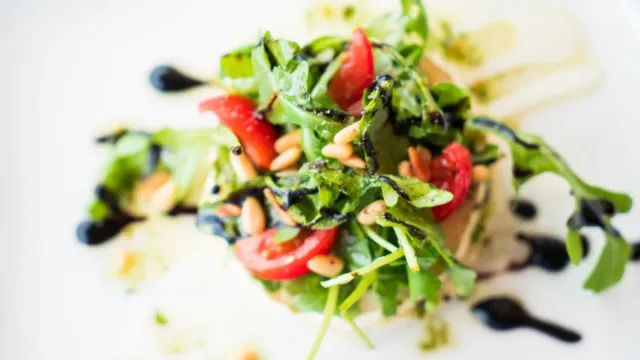 Roka Ceviz Salatası