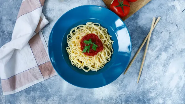 Fesleğenli Domates Soslu Spaghetti