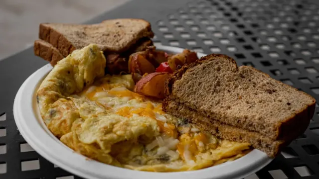 Patatesli Kaşarlı Omlet