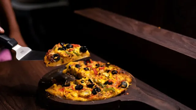 Soslu Mantarlı Pizza